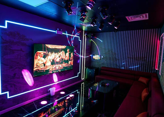 DROP LOW: 2000s COSTUME EDITION