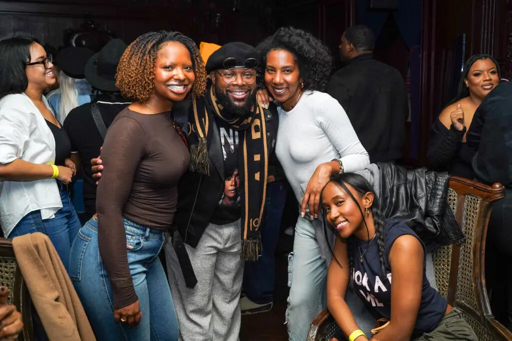 Roses, Rosé & R&B Karaoke Valentine’s Party